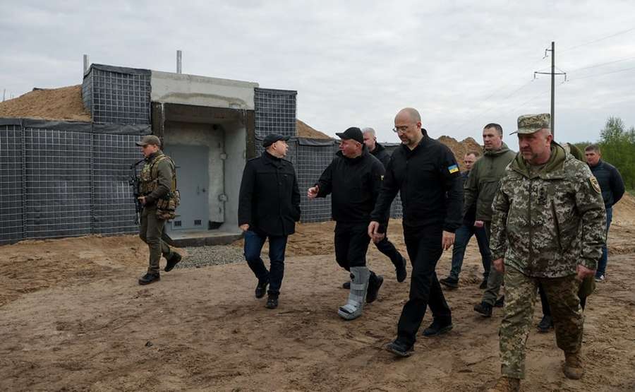 На Волинь приїхав прем'єр-міністр Денис Шмигаль – перевіряв будівництво фортифікаційних споруд (фото)