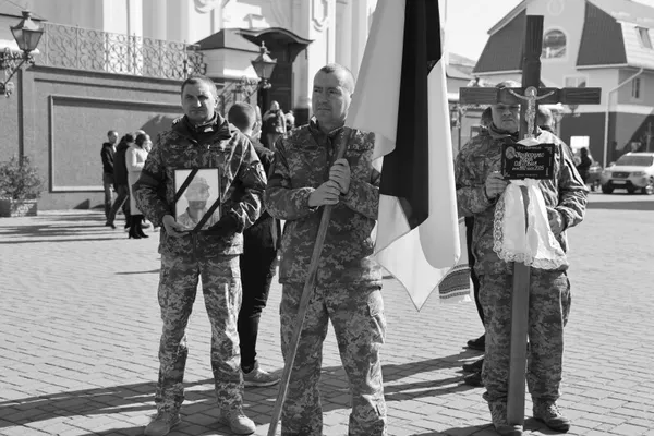 Луцька громада попрощалась із загиблим Героєм Юрієм Криворучком (фото)