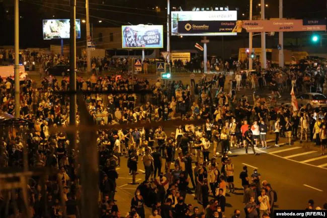 Натовп, кров, дим: протест у Білорусі (фото 18+)