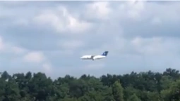 Показали, як літак Зеленського «сідає» на аеродромі в Луцьку (відео)