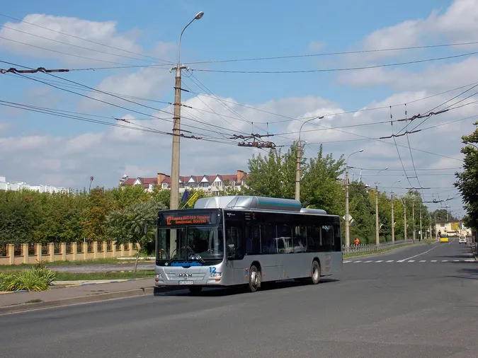 Луцьком почали їздити нові автобуси (фото)