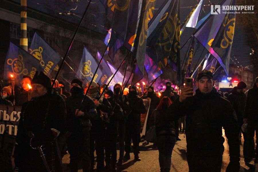 Смолоскипи та прапори: Луцьком гучно пройшовся марш націоналістів (фото, відео)