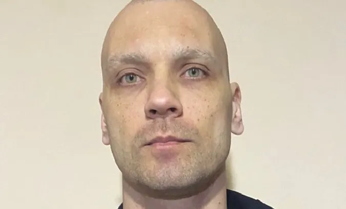 Зрадник Сметанін, який навів ракети на луцький аеродром, просить обміняти його в росію
