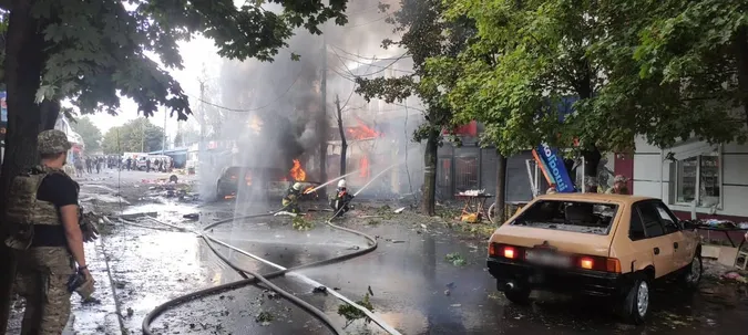 Внаслідок ворожого удару по Костянтинівці загинули 16 людей (фото, відео)