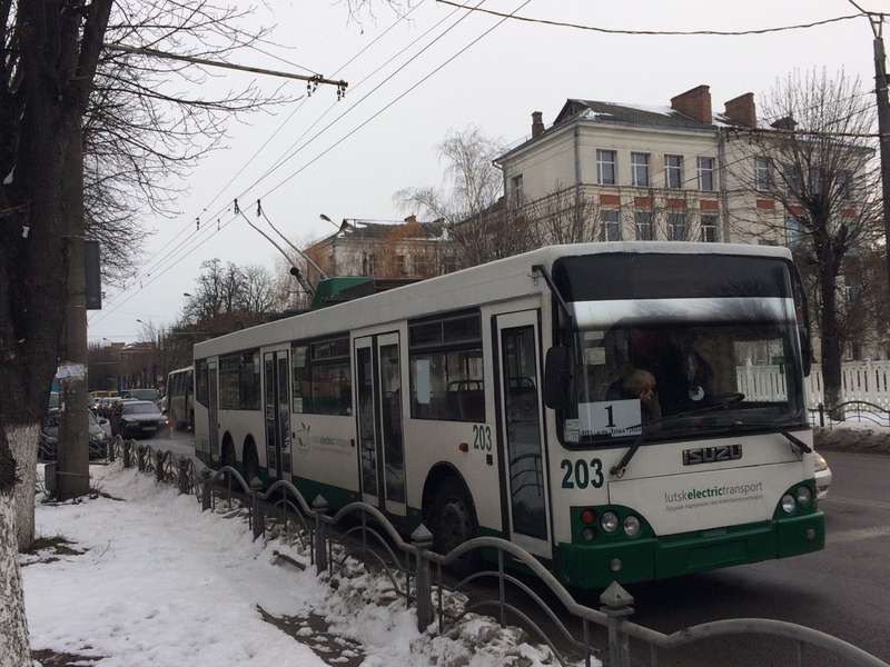 У Луцьку масово зупинилися тролейбуси (фото) 