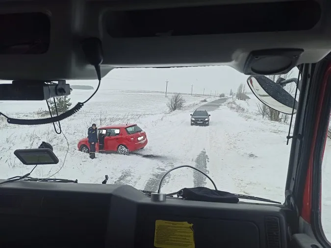 В салоні була дитина: на Волині водійка Skoda потрапила в сніговий замет