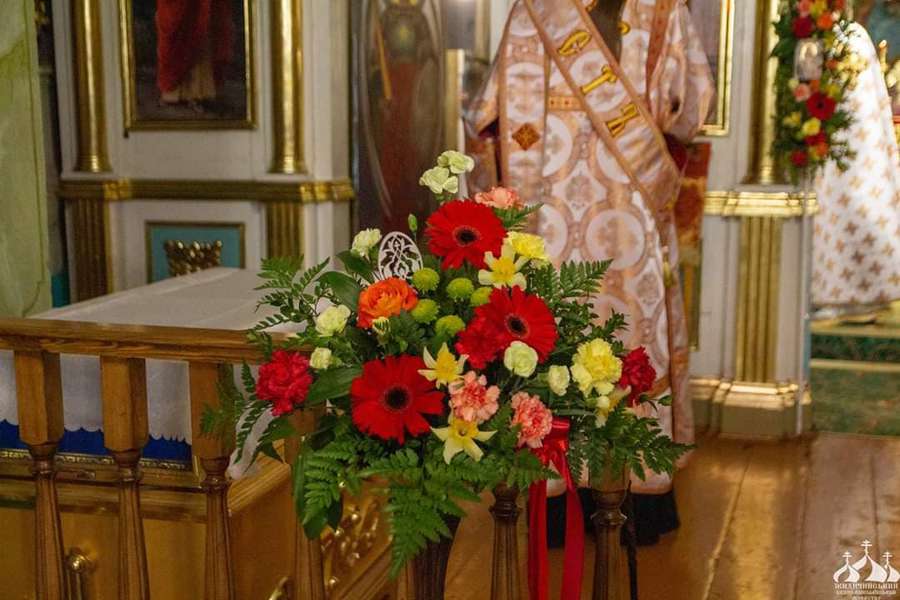 Церковна флористика: лучанка розповіла про квіти для Бога