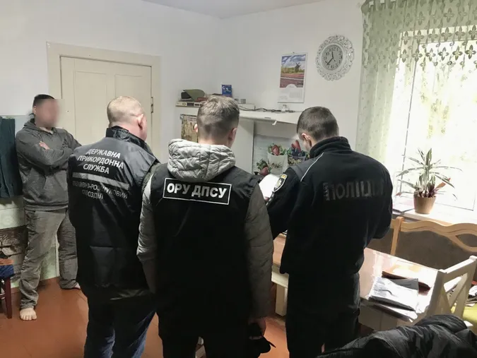 Заробили мільйон: волиняни переправили за кордон майже пів тисячі чоловіків (відео)