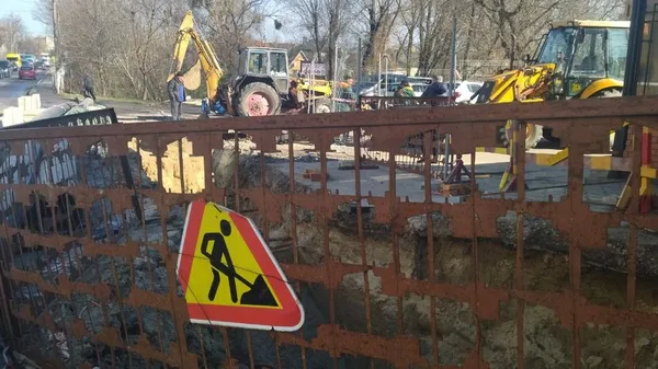 У Луцьку ремонтують частину старого водогону: коли відновлять водопостачання (фото)
