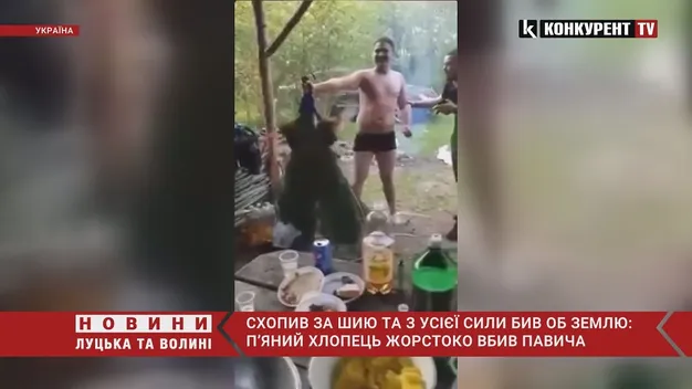 Бив об землю: на Буковині 18-річний катюга жорстоко вбив павича (відео 18+)