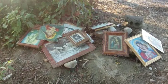 На Волині ікони викинули на смітник