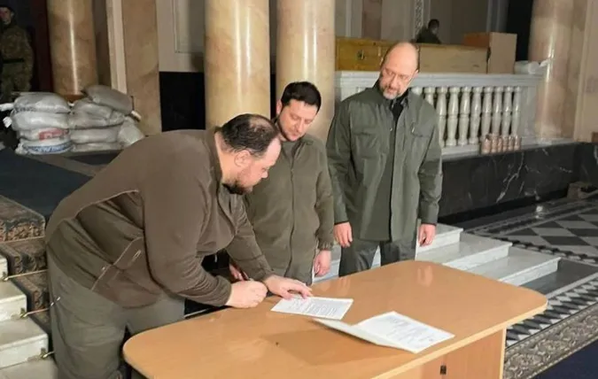 Володимир Зеленський підписав заявку на членство України в ЄС