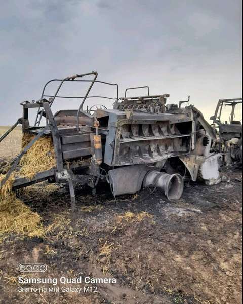 У Воротневі під час жнив згорів трактор (фото, відео)