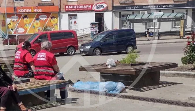 Посеред Нововолинська помер чоловік: що сталося (фото 18+)