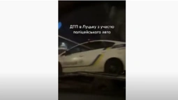 У Луцьку таксі в'їхало в поліцейське авто (відео)