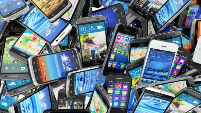 Назвали смартфони, які підробляють найчастіше
