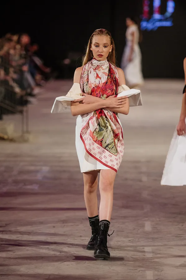 Луцька дизайнерка презентувала на Lviv Fashion Week свої сукні й хустки (фото)