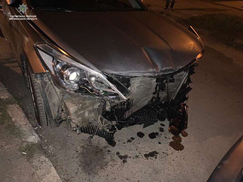 У Луцьку водій скоїв аварію, злякався і втік (фото)