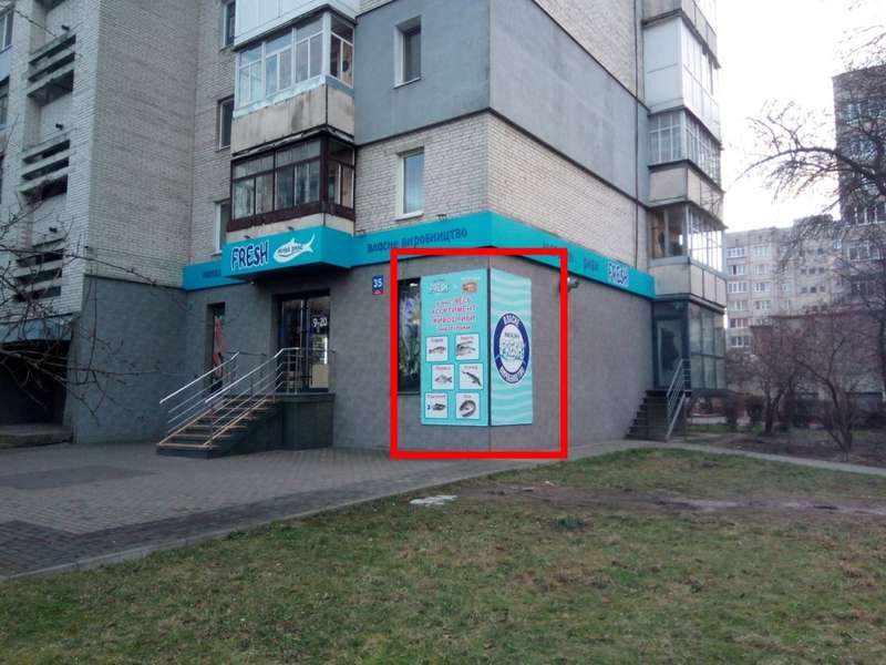 У Луцьку демонтують рекламу аптек, алкомагазинів та «Копійочки» (фото)