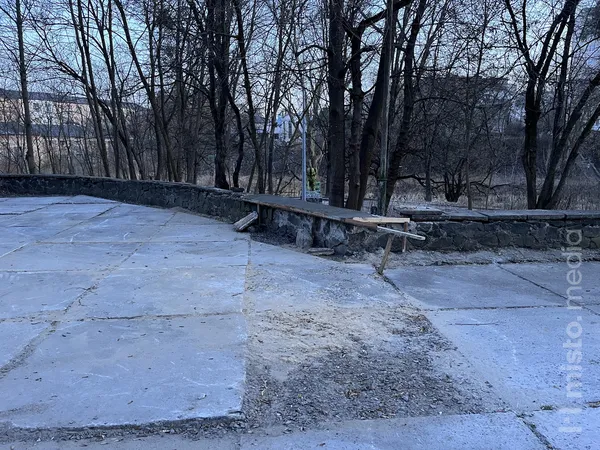 Станом на зараз територія закладу повністю впорядкована
