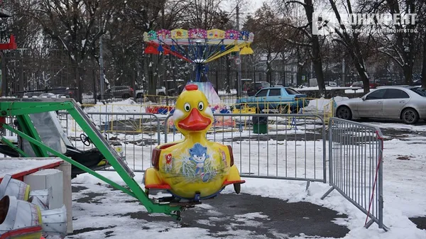 У центрі Луцька відкрили ковзанку (фото)