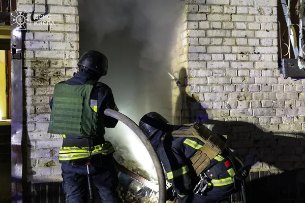 Київ знову під ударом: постраждали семеро людей, пошкодження в кількох районах (фото)