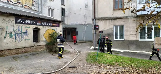 У центрі Луцька палає квартира (фото,відео). ОНОВЛЮЄТЬСЯ