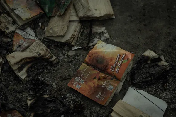 Ірпінь в руїнах: спалені Біблії і загублений дитячий кросівок (фоторепортаж)