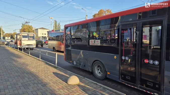 У Луцьку на Шевченка влупилися дві маршрутки (фото)