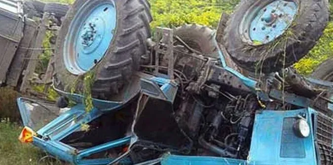 На Волині трактор перекинувся в канаву та придушив водія