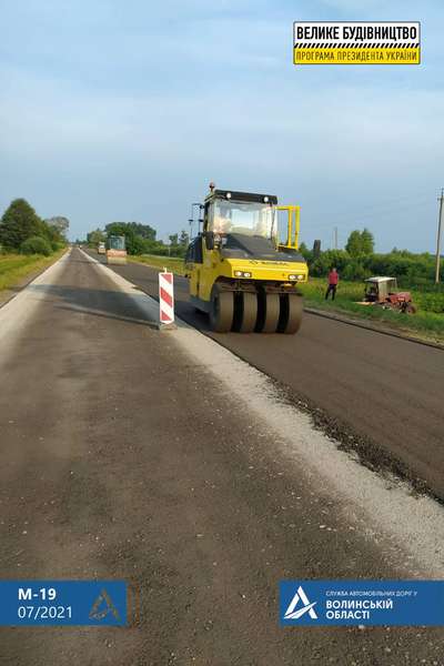 На Ратнівщині цілодобово ремонтують дорогу: рух – в реверсному режимі (фото)