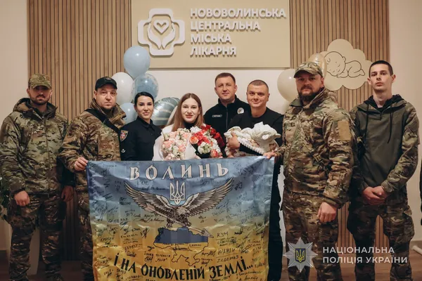 Встиг за 15 хвилин до появи сина: волинський воїн приїхав із передової на народження первістка (фото)