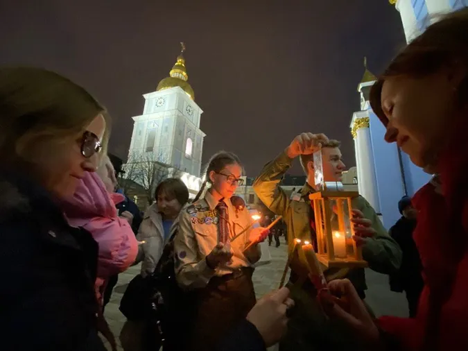 До України прибув Вифлеємський вогонь миру