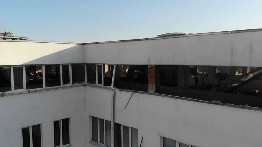 Вночі окупанти обстріляли медзаклад і будинок у Харкові, є потерпілі (фото, відео)