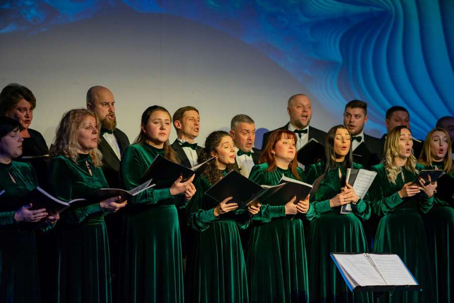«Тиша», що грає на струнах душі: у Луцьку відбулося чуттєве музичне різдвяне дійство (фото)