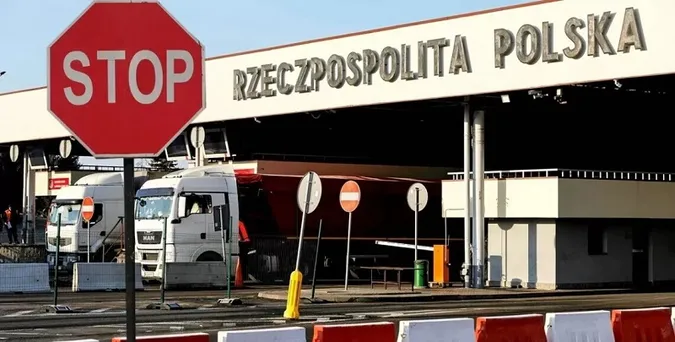 Польські фермери припинили блокувати кордон з Україною