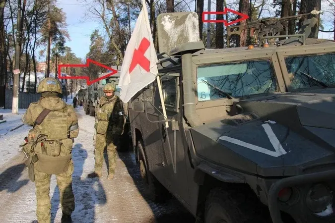 російська армія в Україні прикривається прапорами Червоного хреста (фото)