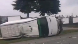 Аварія в Липинах: від зіткнення перекинувся бус (фото,відео)