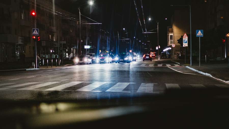 Вечірній Луцьк з вікна авто (фото)