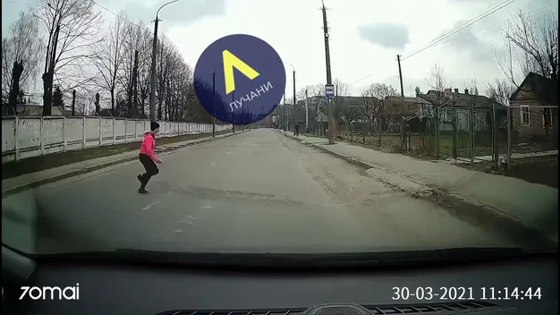 У Луцьку жінка кинулася під колеса авто (відео)