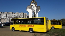 "Богдан" передав автобуси волинським школярам (фото)