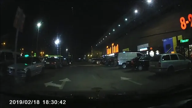 Оце так обігнав: аварія на паркінгу «Там-Там» (відео)