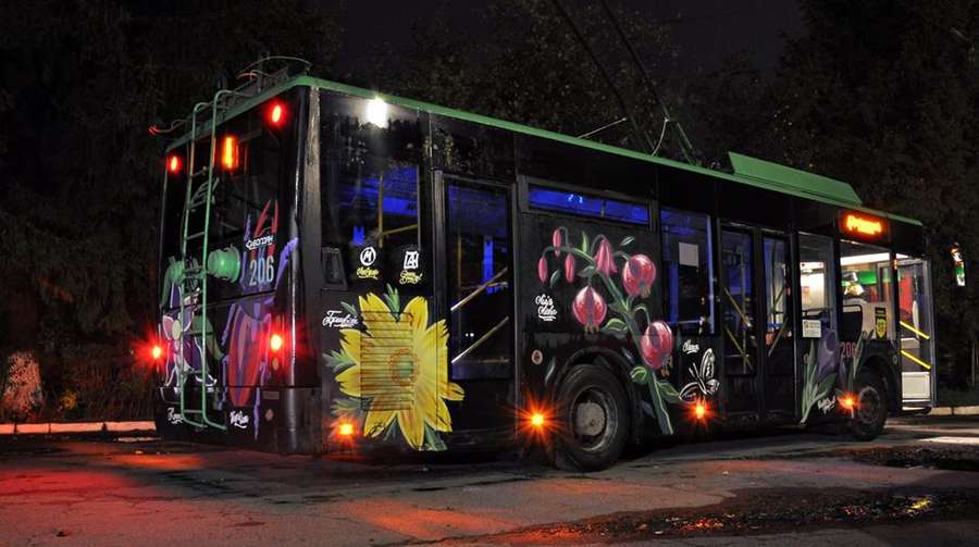Луцьком курсуватимуть тролейбуси із комахами з Червоної книги України (фото)