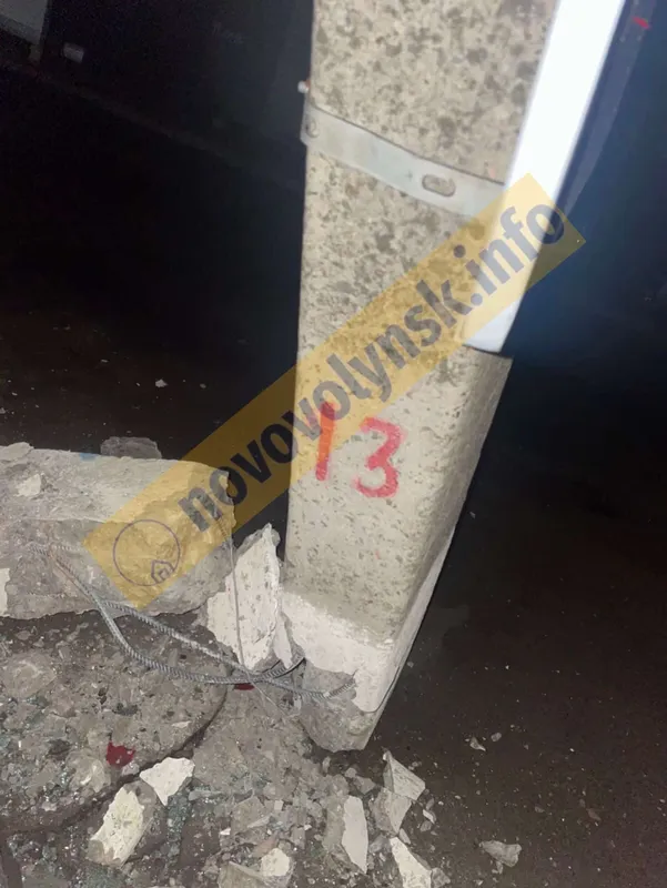 У Нововолинську автобус протаранив стовп (фото)