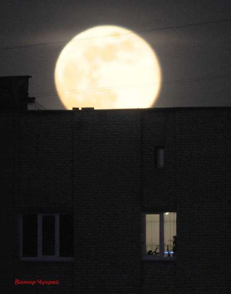 Волинський фотохудожник зазнімкував панну Астрономію і Місяць