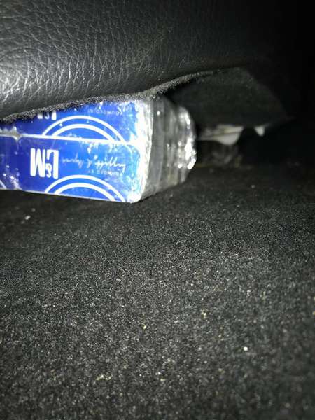 В «Устилузі» під сидінням авто знайшли контрабандні сигарети (фото)