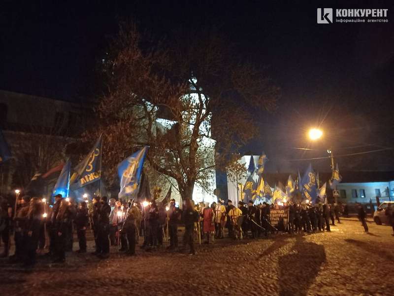 З волинкою та барабанами: у Луцьку пройшов «Марш правих традицій» (фото, відео)