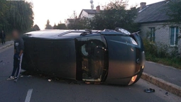У Ковелі п'яний водій в'їхав у ВАЗ: авто перекинулося на бік (фото)