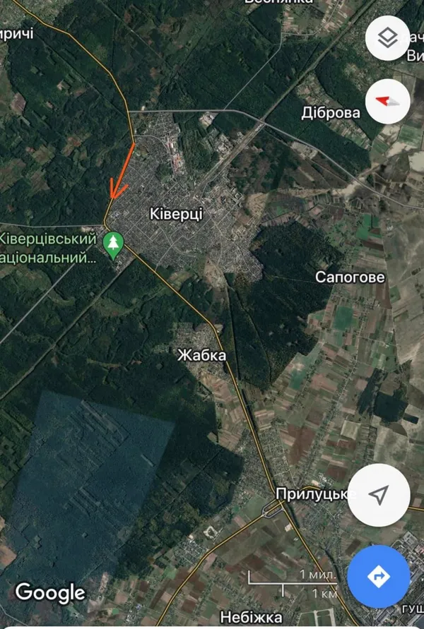 У Ківерцях через вибоїни одночасно пʼять авто міняють колеса (відео)
