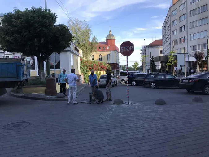 В’їзд на Театральний майдан обмежать повністю: де припаркувати авто